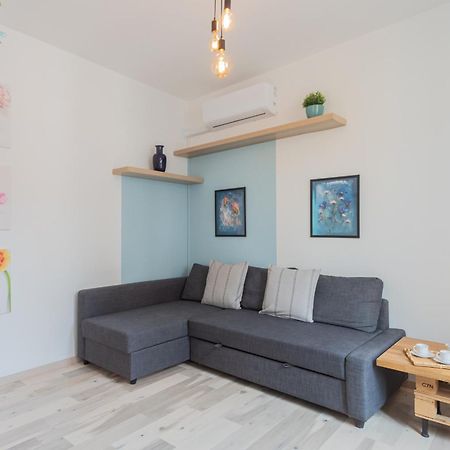 Old Court Hideaway By Rent All Como Exterior photo
