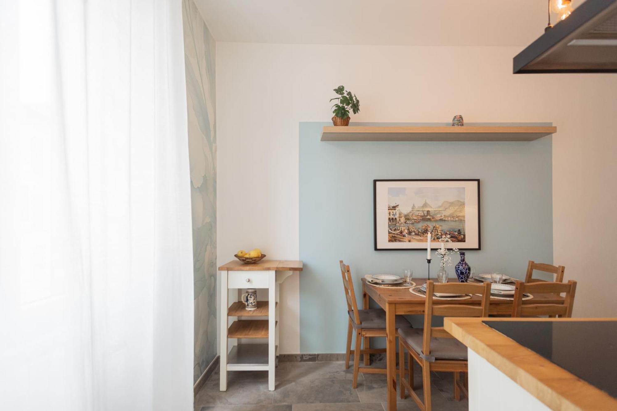 Old Court Hideaway By Rent All Como Exterior photo