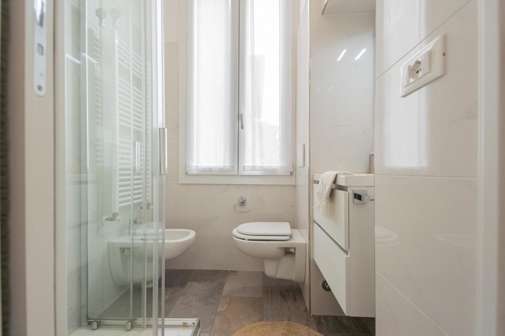 Old Court Hideaway By Rent All Como Exterior photo